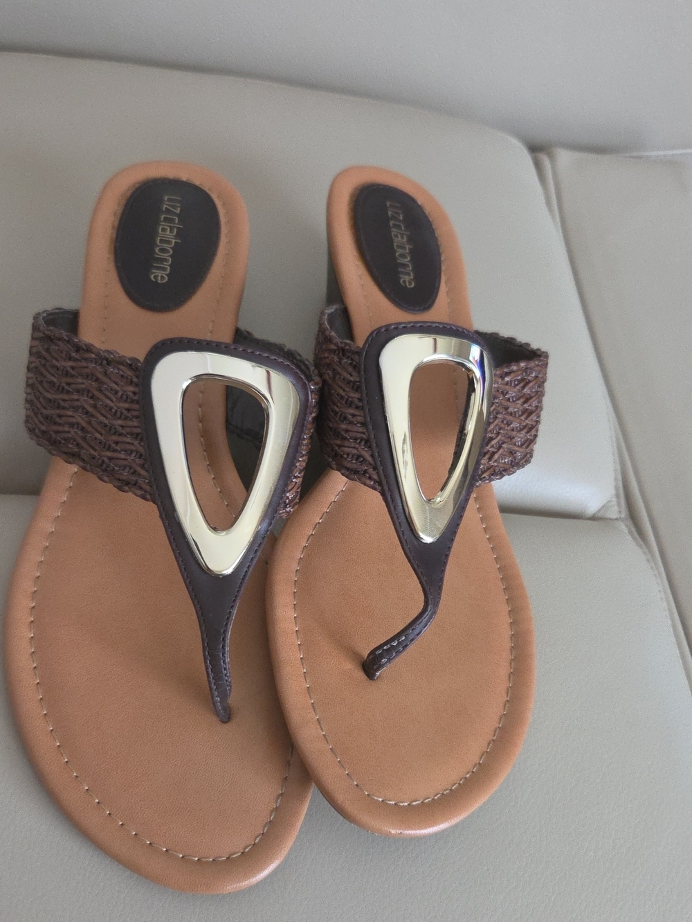 Liz Claiborne Brown Braided Thong Sandals with Gold Accent Size 8.5M
